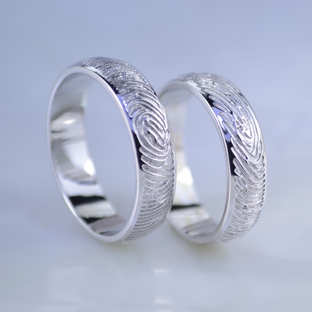 Обручальные кольца из белого золота с отпечатками пальцев по всей окружности (Вес пары: 9 гр.)