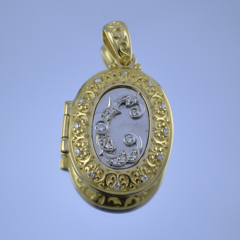 Золотой медальон открывающийся под фото, двухцветный с инициалами и бриллиантами (Вес: 10 гр.)