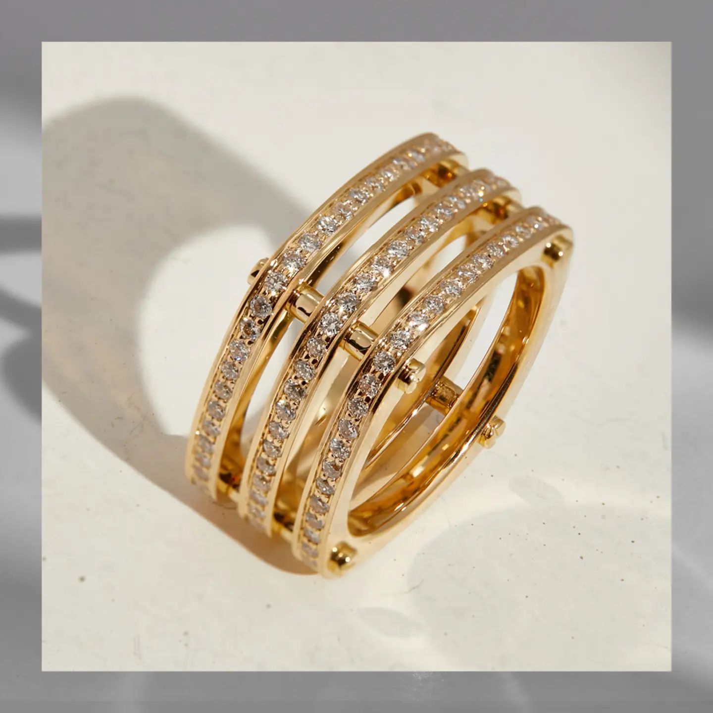 Женское тройное кольцо из желтого золота с бриллиантами
