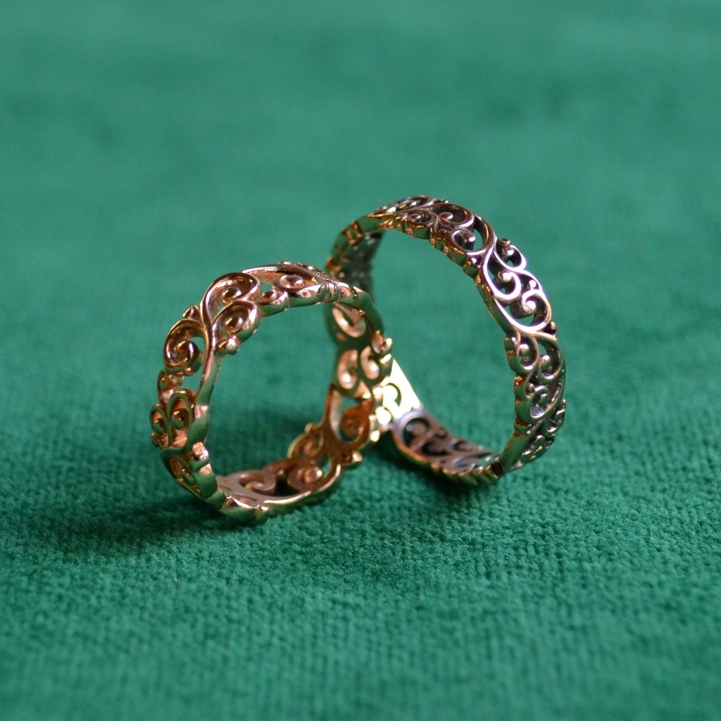 Ажурные обручальные кольца из красного золота с чернением на заказ (Вес пары: 4,5 гр.)