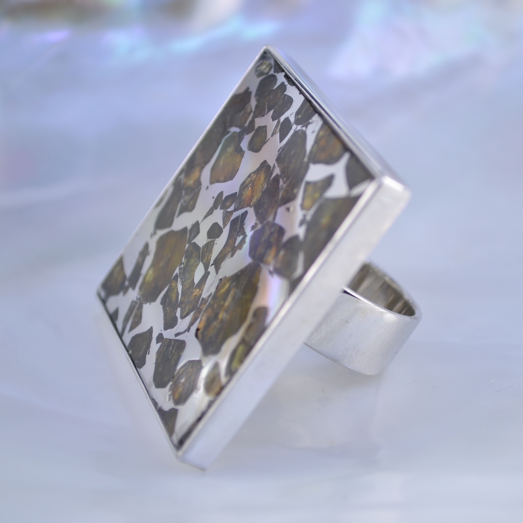 Оригинальное кольцо из серебра с метеоритом (камень клиента) (Вес: 35 гр.)