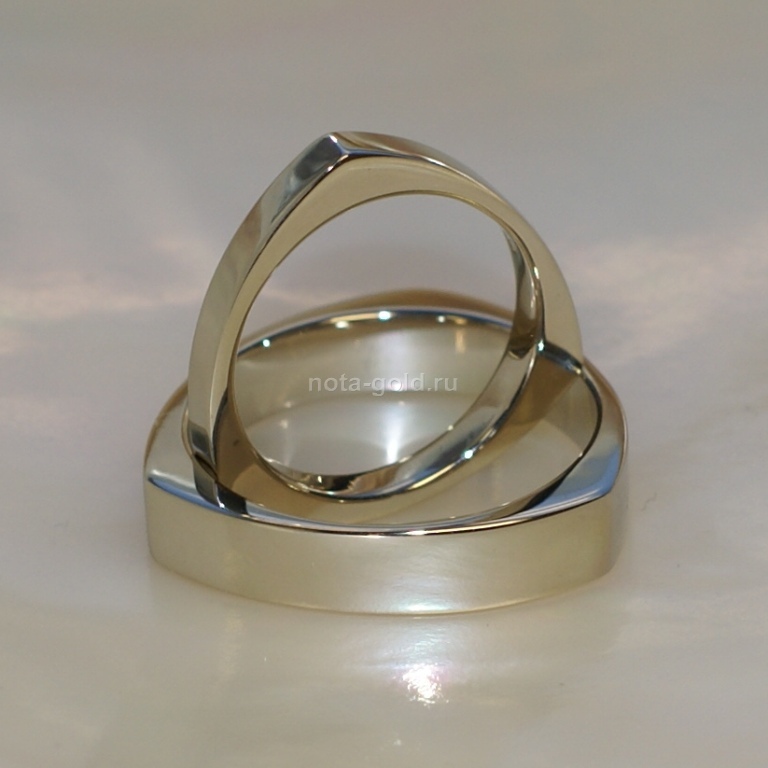 Ювелирная мастерская Nota-Gold изготовила на заказ эксклюзивные обручальные кольца.