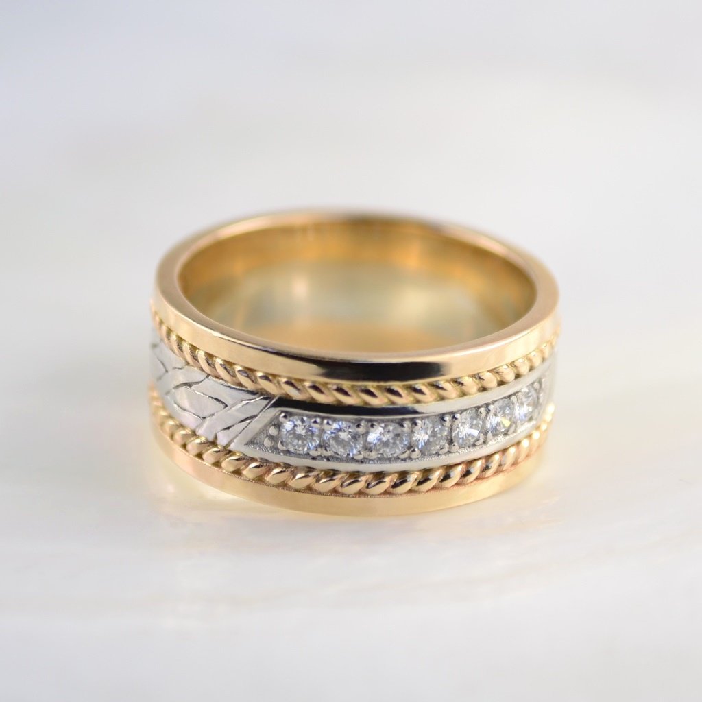 Золотое женское кольцо на заказ из красно-белого золота с бриллиантами и плетением (Вес: 8,5 гр.)