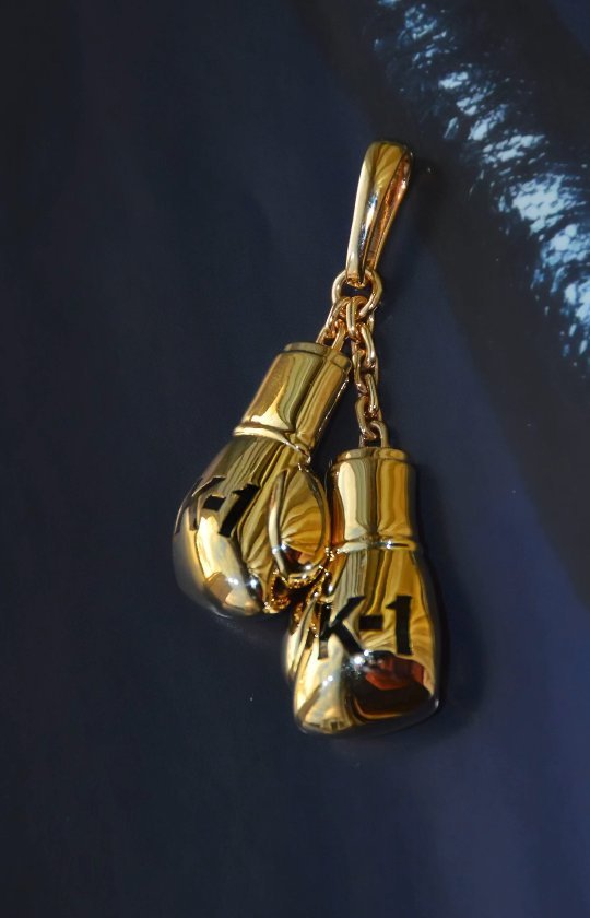 Подвеска Боксёрские перчатки из жёлтого золота с гравировкой K-1
