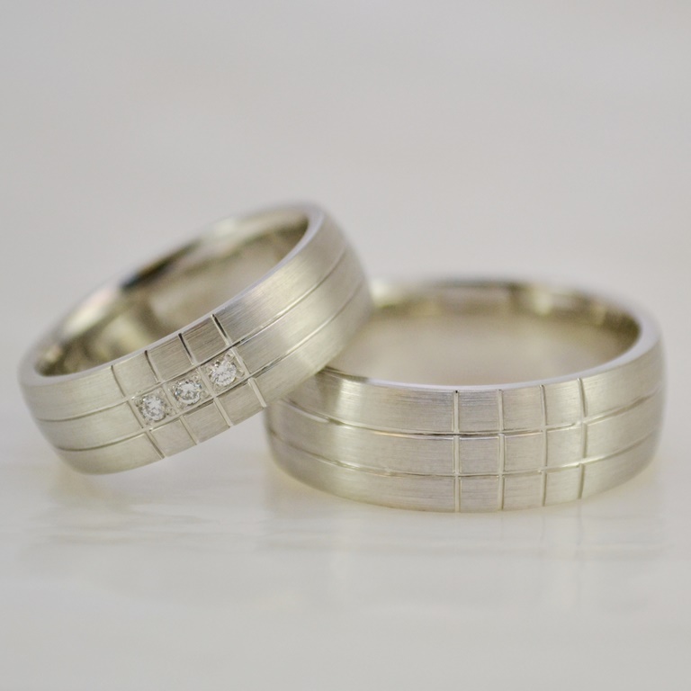 Обручальные кольца из платины на заказ с бриллиантами (Вес пары: 25 гр.)