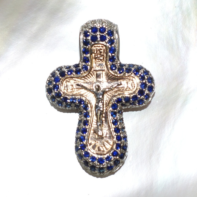 Ювелирная мастерская Nota-Gold изготовила на заказ золотой крестик стемно-синими топазами