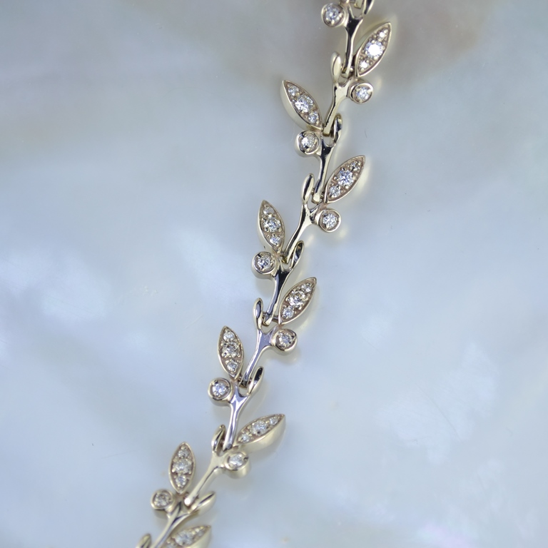 Женский браслет из белого золота с бриллиантами (цена за грамм ...