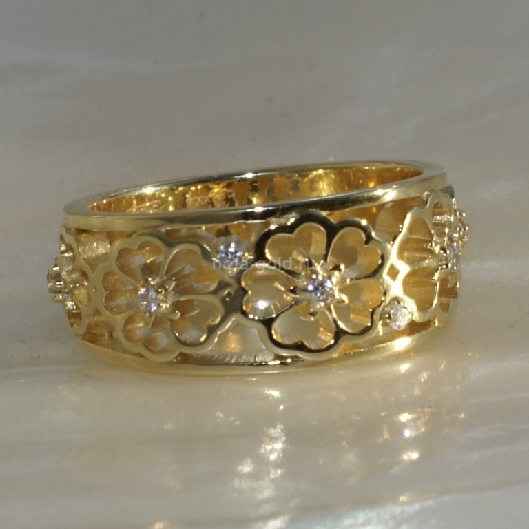 Ювелирная мастерская Nota-Gold изготавливает женские кольца на заказ как по каталогу мастерской, так и по индивидуальным эскизам.