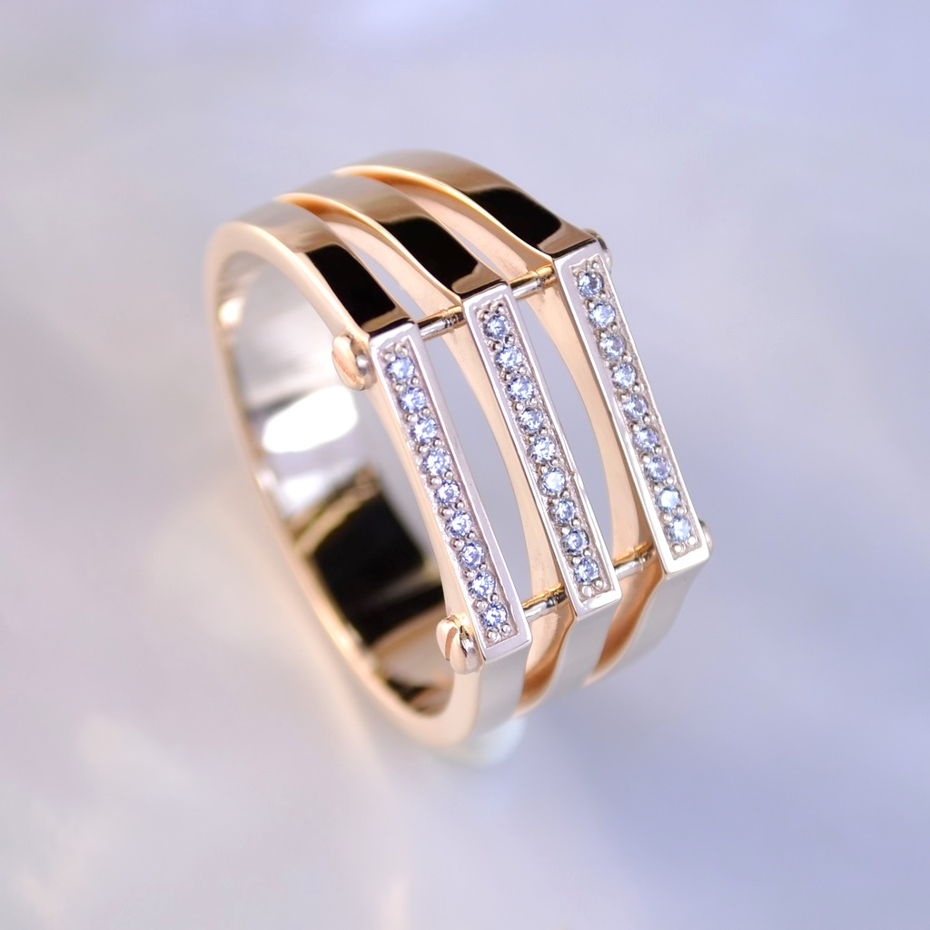 Золотое кольцо из красного золота с дорожками из бриллиантов (Вес: 12 гр.)
