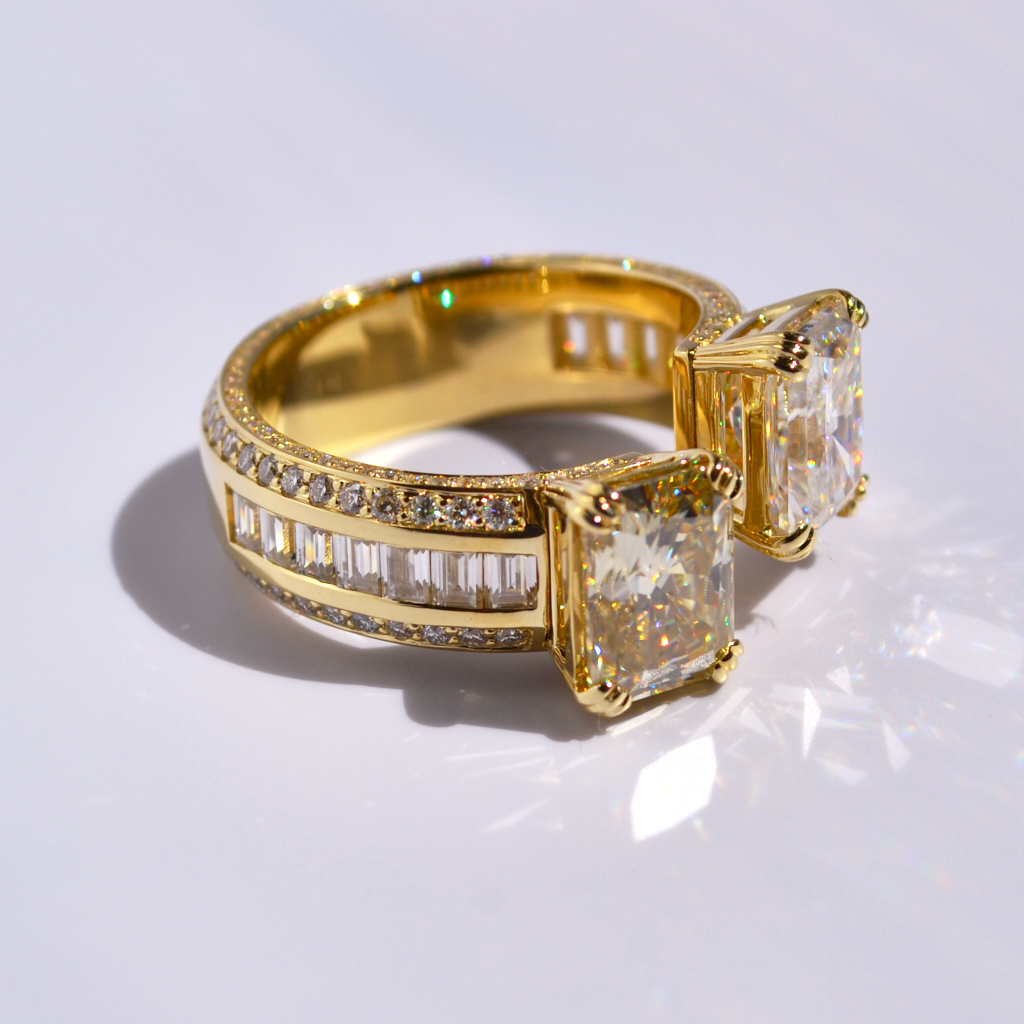 Безразмерное кольцо перстень из красного золота с муассанитами (Вес: 12 гр.)