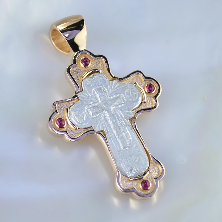 Оправа в виде большого золотого креста с рубинами для крестика Клиента из недрагоценного металла (Вес: 20 гр.)