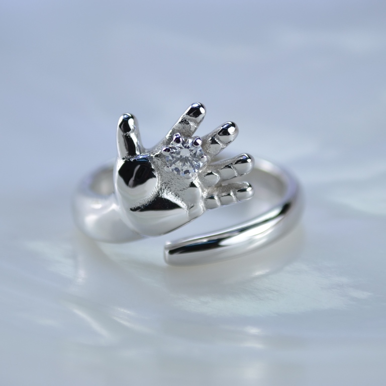 Серебряное кольцо ручка ребёнка серебро 925 пробы вставка фианит (Вес: 5 гр.)