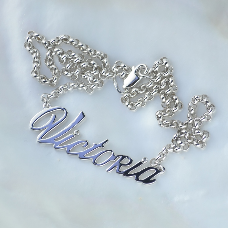 Кулон подвеска с именем Виктория на цепочке из белого золота с бриллиантами (Вес 12,5 гр.)