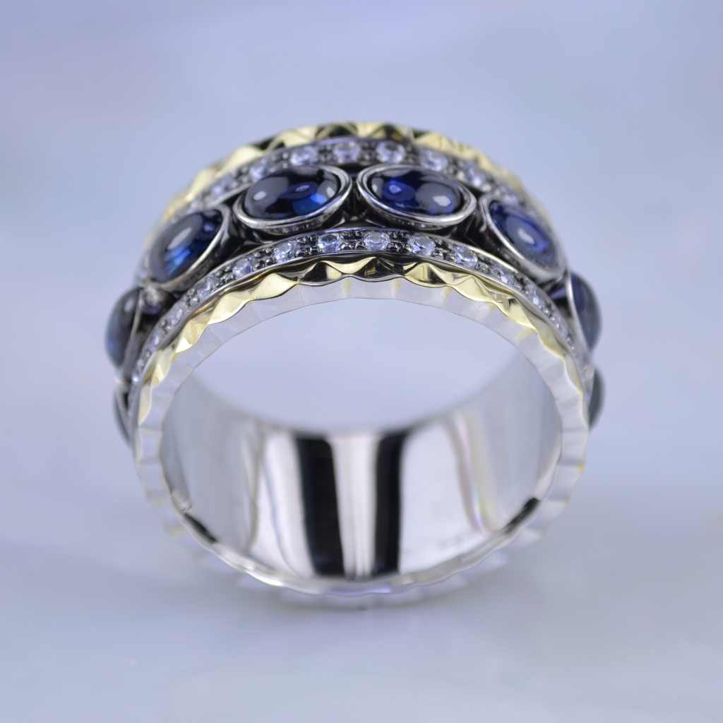 Эксклюзивное кольцо с вращающимся центральным элементом из золота с сапфирами кабошон и бриллиантами (Вес: 25 гр.)