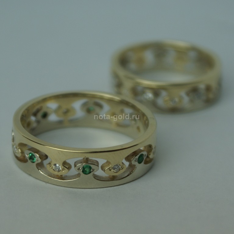 Ювелирная мастерская Nota-Gold изготовила на заказ обручальные кольца с узором.