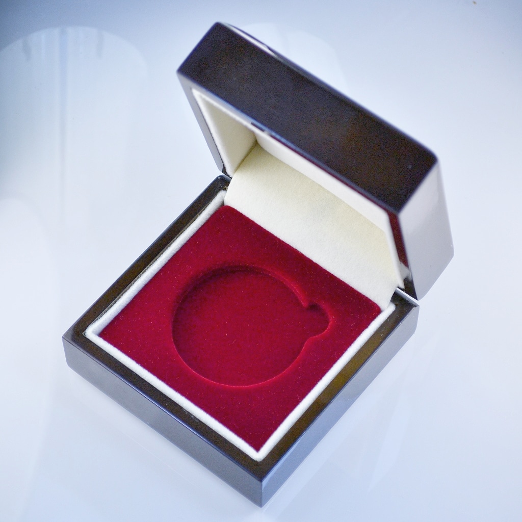 Ювелирная шкатулка-коробка для медали с бархатным ложементом