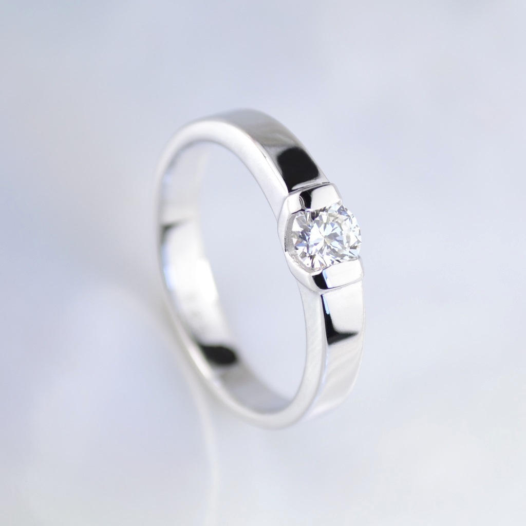 Женское золотое помолвочное кольцо на заказ из белого золота с бриллиантом (Вес: 3 гр.)