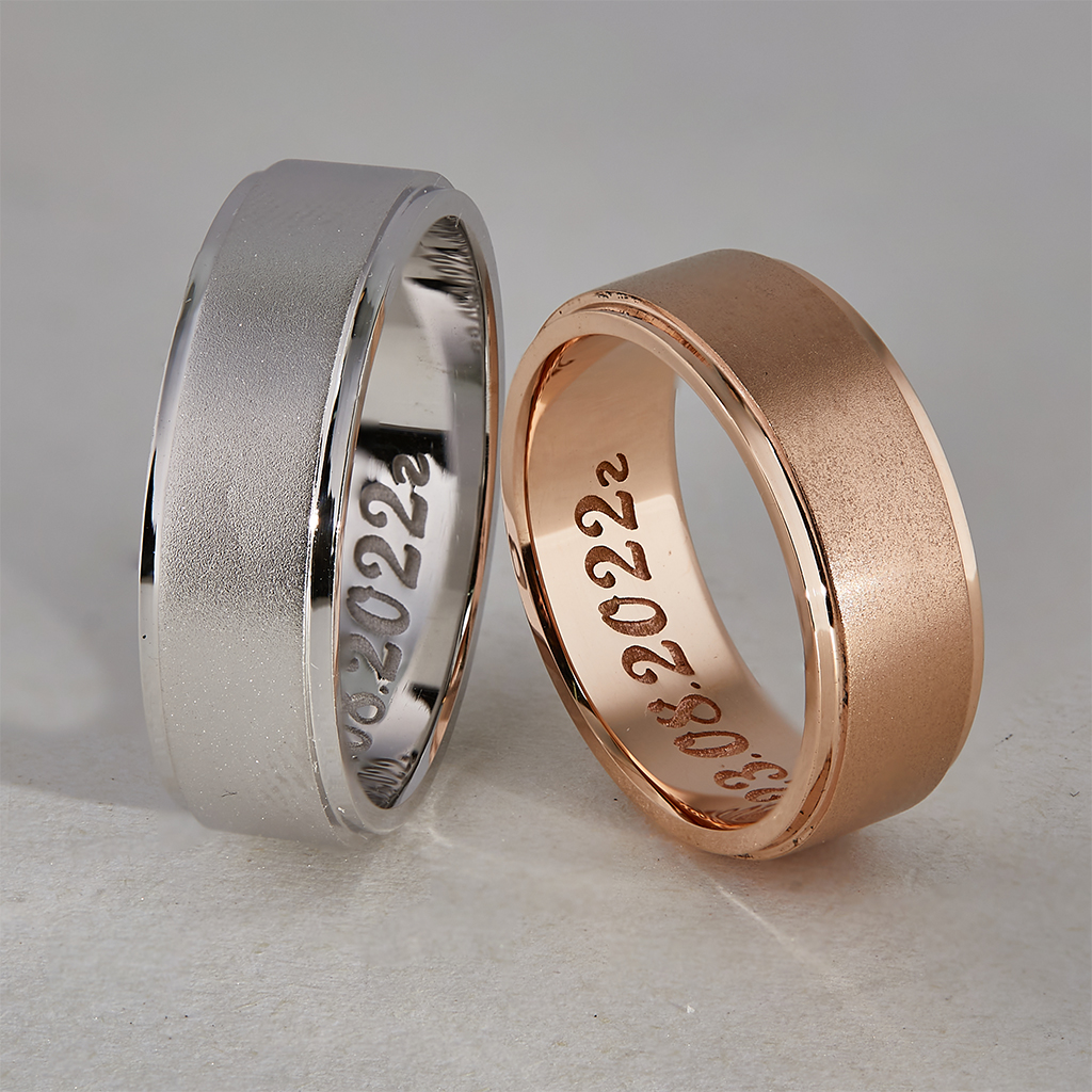 Матовые обручальные кольца золота разных оттенков с гравировкой (Вес: 16 гр.)