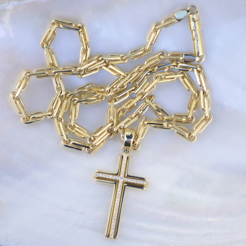Двухцветный крест с бриллиантами на цепочке плетение Якорь 1+1 (Вес: 53 гр.)