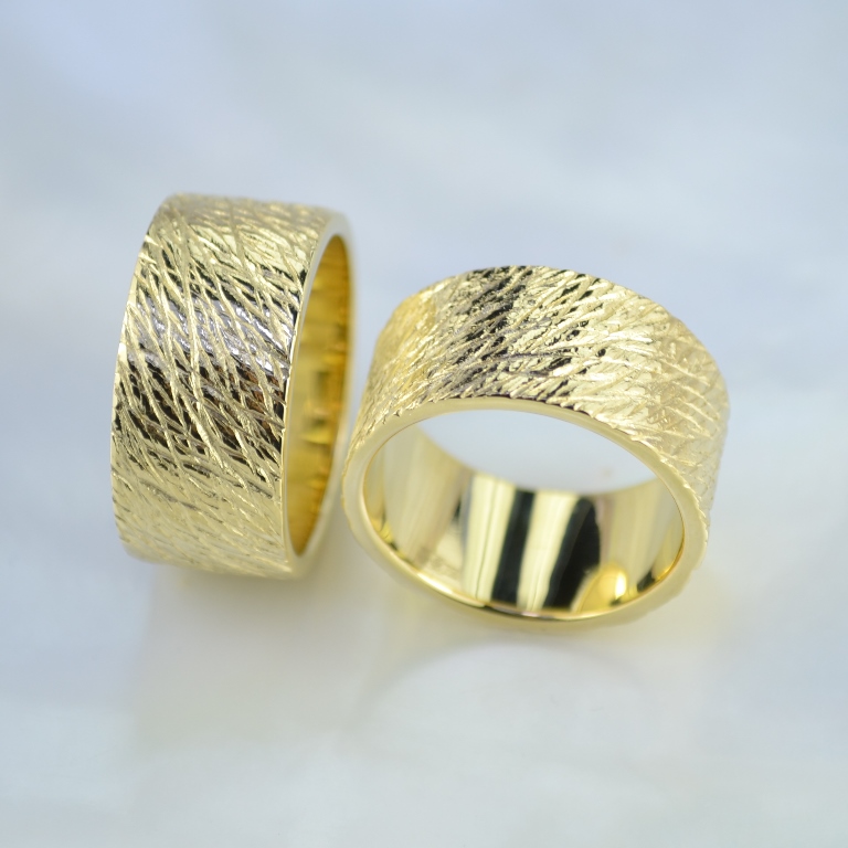 Необычные широкие обручальные кольца с фактурой в виде кожи (Вес пары: 26 гр.)