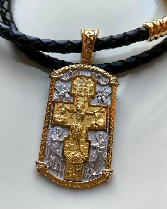 Православный золотой нательный жетон с крестом и ликами святых