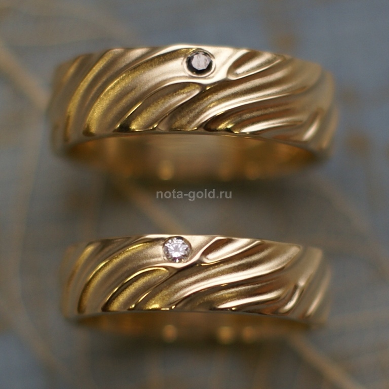 Ювелирная мастерская Nota-Gold предлагает изготовление обручальных колец различного дизайна.