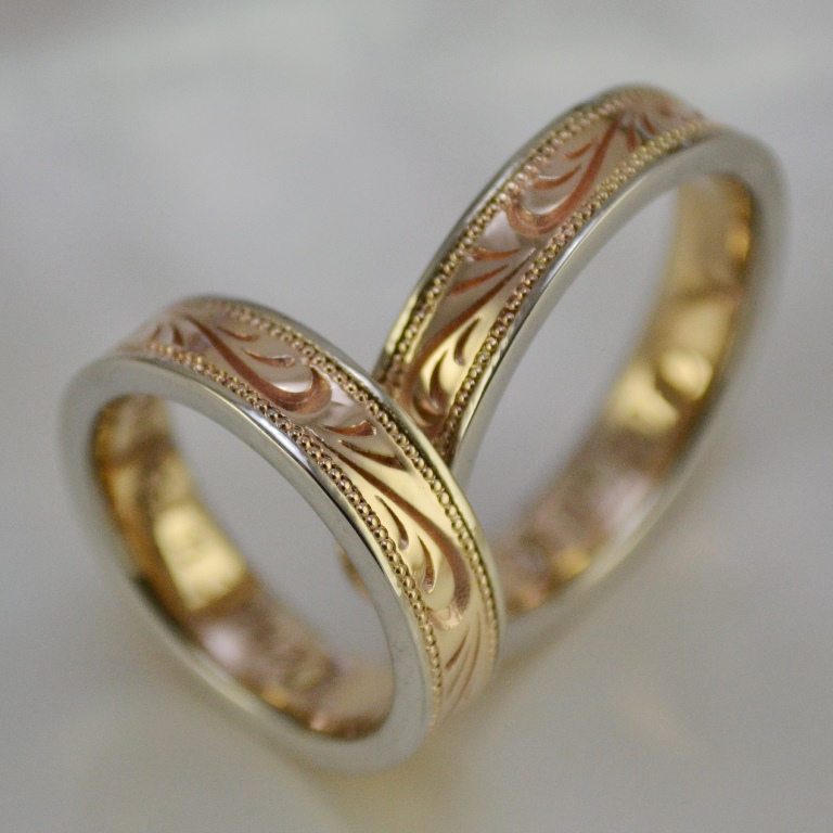 Двухцветные обручальные кольца с растительным узором на заказ (Вес пары: 12 гр.)