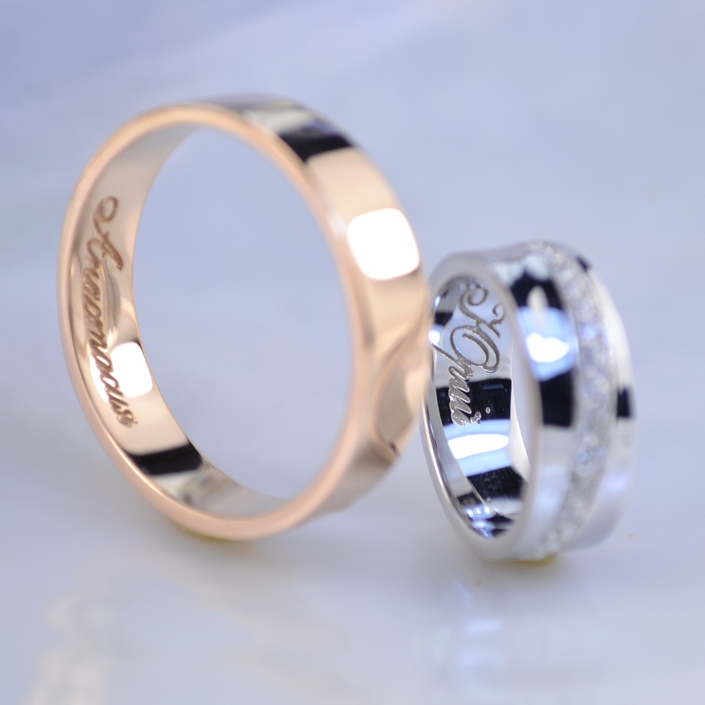 Обручальные кольца из красного и белого золота с бриллиантами и гравировкой (Вес пары: 15 гр.)