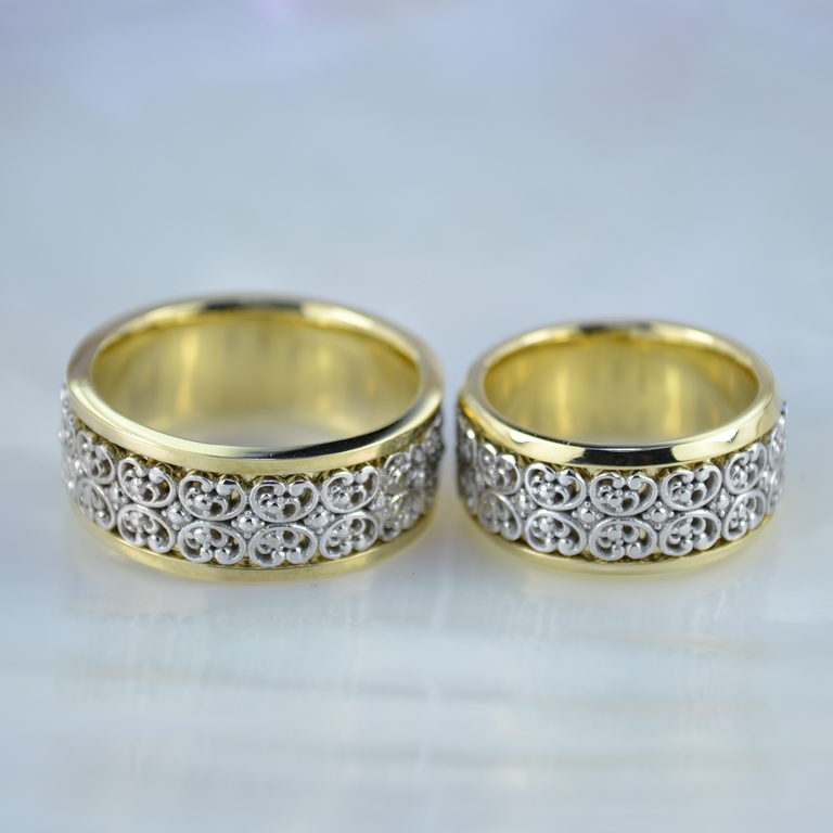 Широкие подвижные обручальные кольца с узорами из двухцветного золота (Вес пары: 21 гр.)