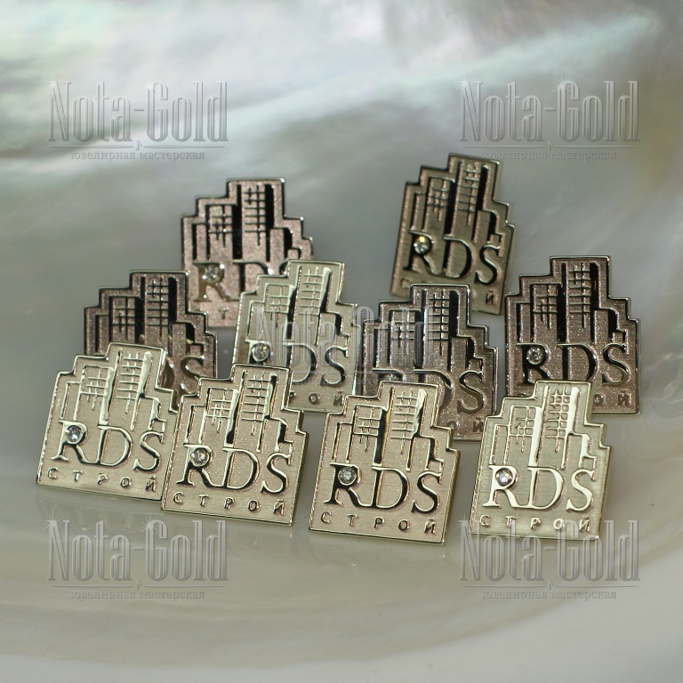 Корпоративные значки из золота с бриллиантами на заказ для Компании «РДС Строй»