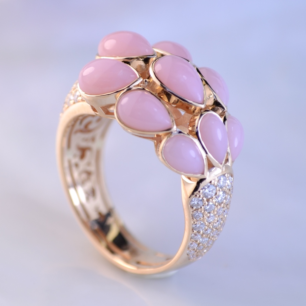 Эксклюзивное женское золотое кольцо с россыпью бриллиантов и розовым опалом (Вес: 12 гр.)