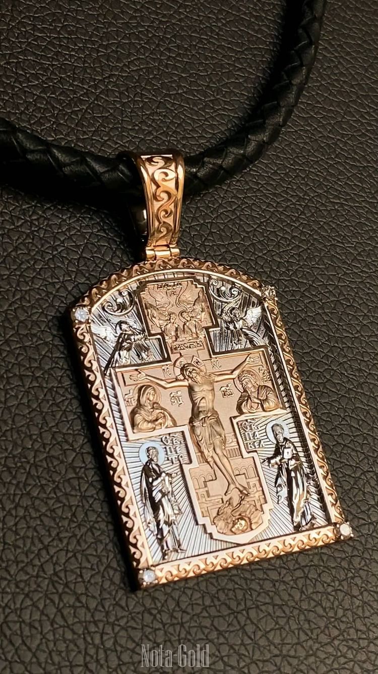 Нательная икона жетон из красного чернёного золота с ликами Святых