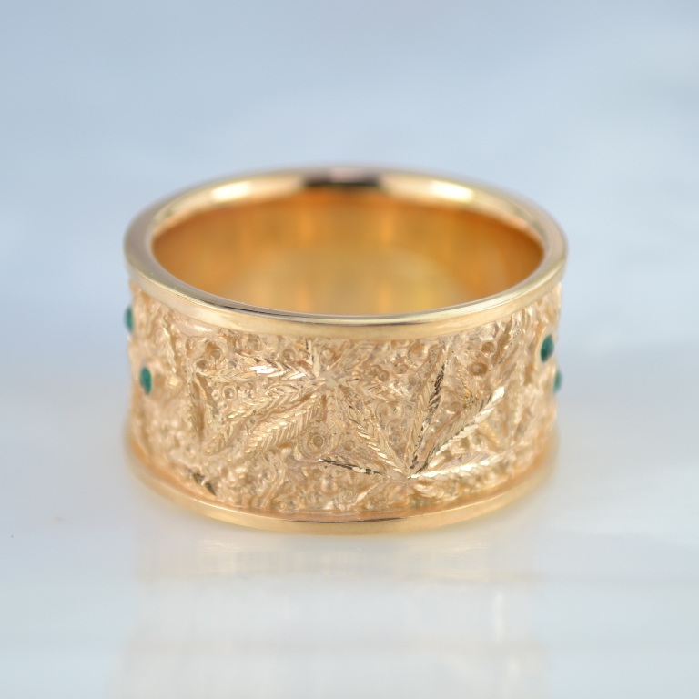 Широкое кольцо с необычной фактурой и цветными камнями (Вес: 10 гр.)