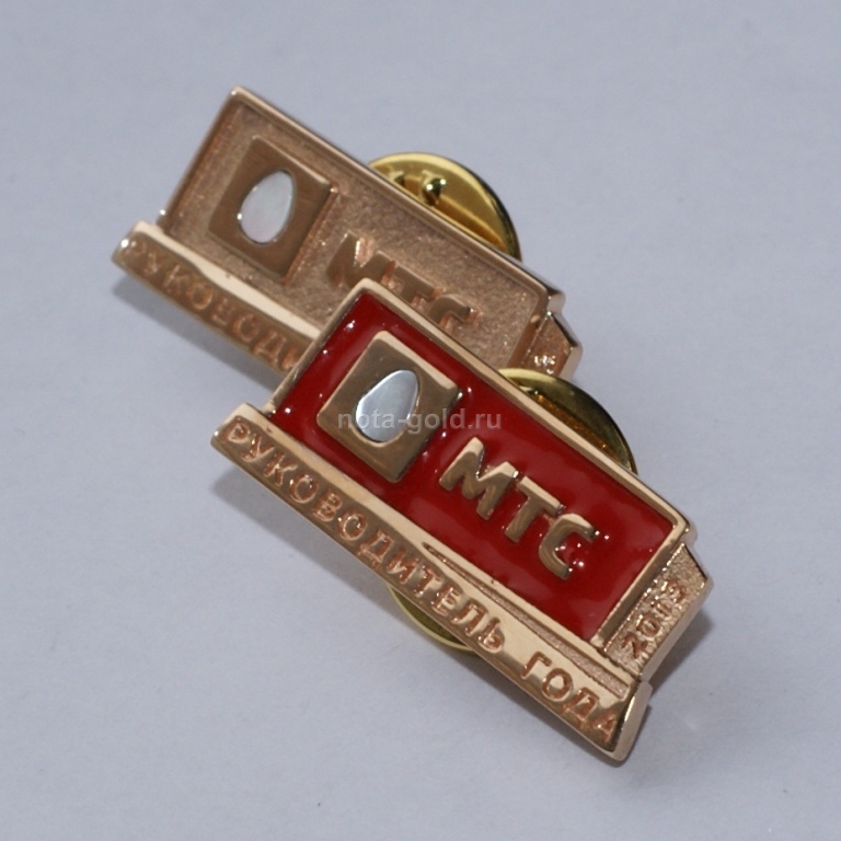 Ювелирная мастерская Nota-Gold изготовила на заказ золотые и серебряные значки.