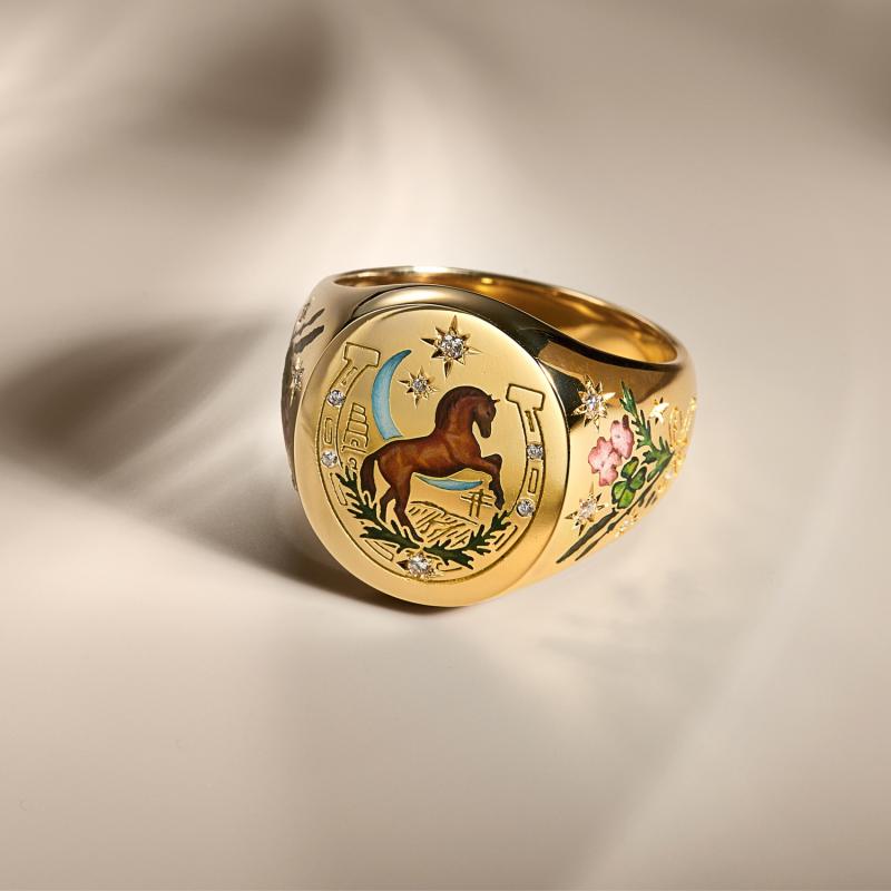 Женская печатка из желтого золота с бриллиантами и эмалью