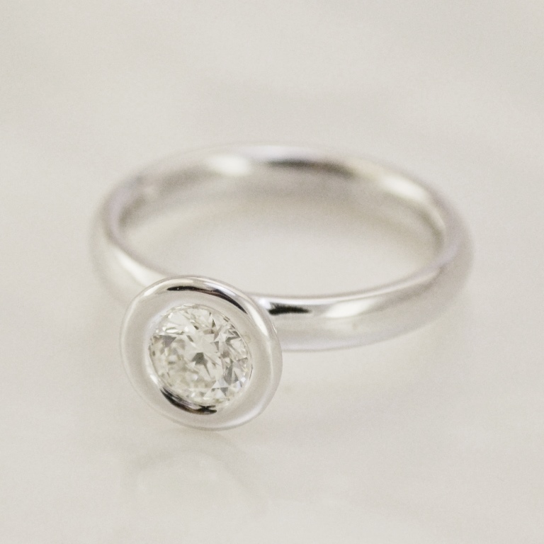Помолвочное кольцо из белого золота с бриллиантом 0.5 карат (Вес: 5 гр.)