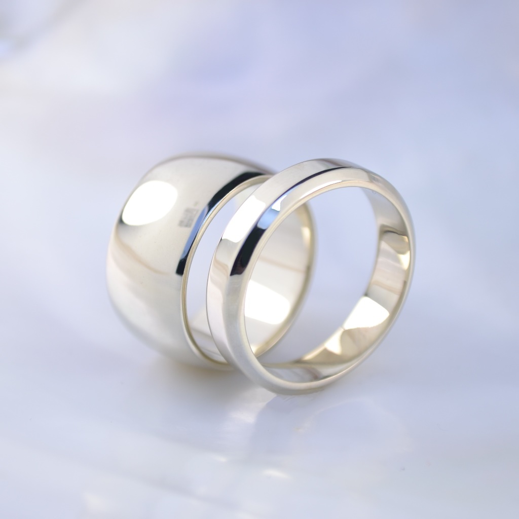 Классические обручальные кольца - женское широкое и мужское с фаской (Вес пары 16 гр.)