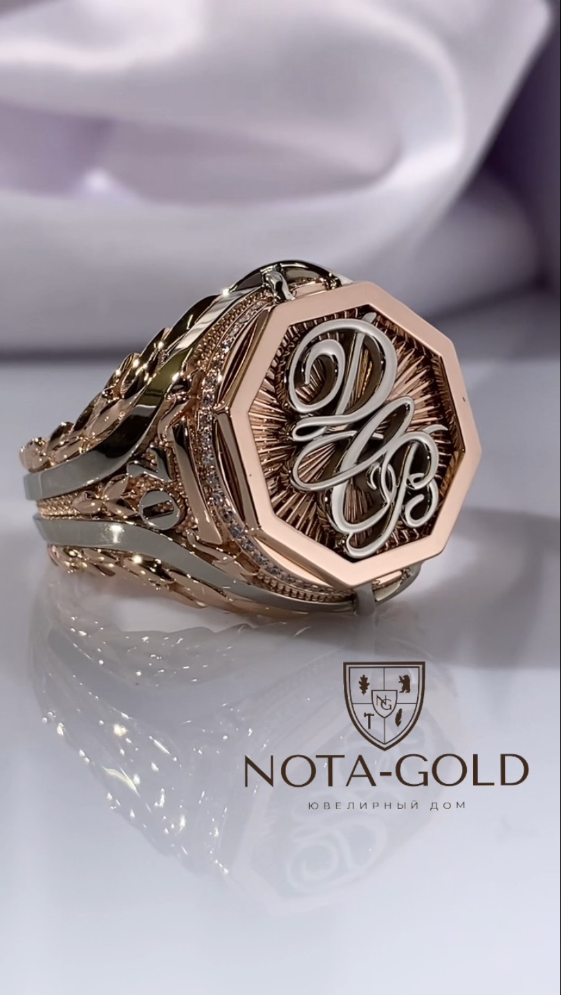 Мужское кольцо печатка из розового и белого золота с бриллиантами Мужское кольцо печатка из розового и белого золота с бриллиантами