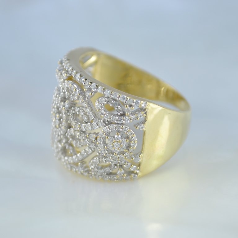Женское кольцо из золота жёлтого золота с россыпью бриллиантов (Вес: 7 гр.)