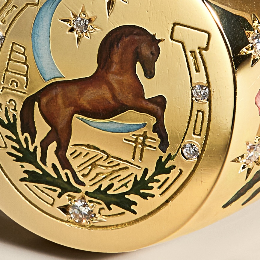 Женская печатка с бриллиантами из золота с эмалью