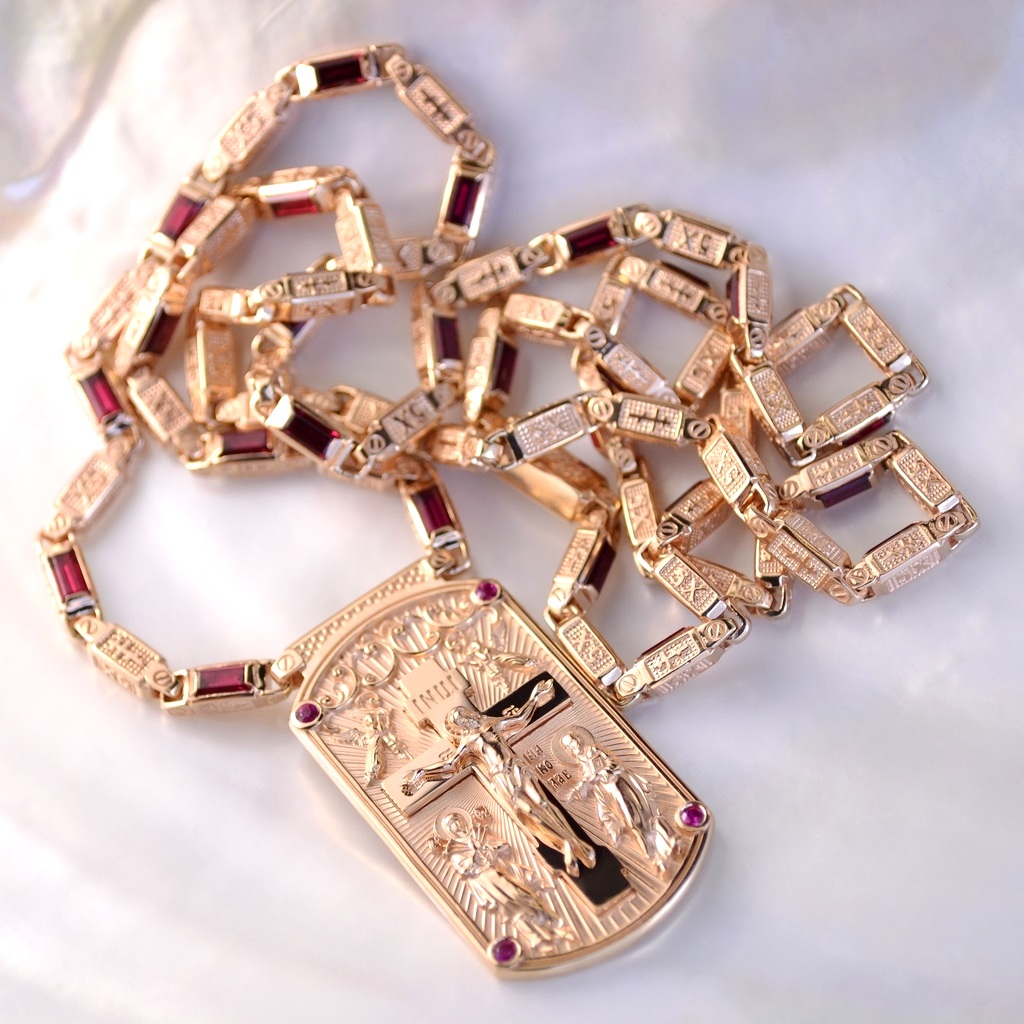 Православный золотой жетон с распятием, ликами святых и гравировкой молитвы на золотой цепочке с рубинами (Вес: 82 гр.)