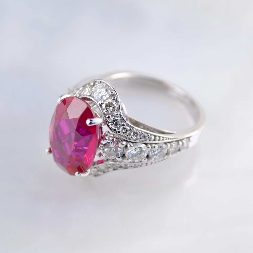Женское кольцо из белого золота с рубином и бриллиантами Клиента (Вес: 6,5 гр.)