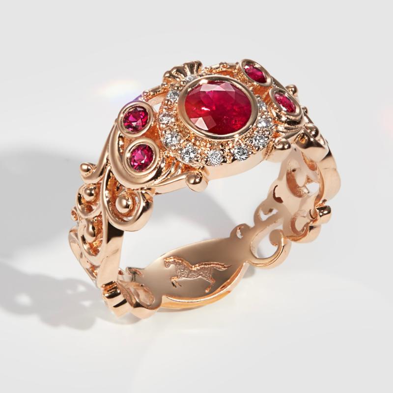 Женское кольцо из красного золота с рубинами и бриллиантами