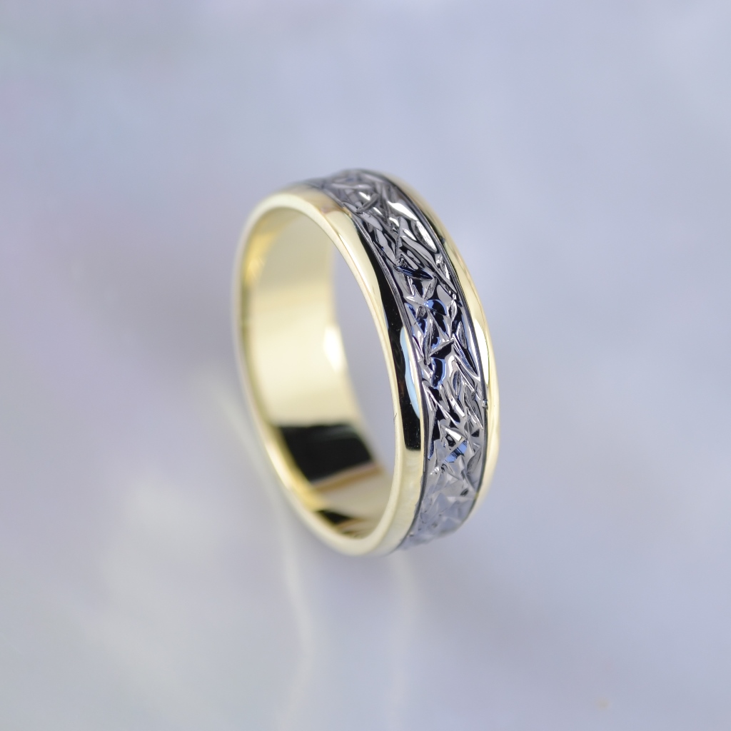 Необычное кольцо из золота с чернением и рубленой текстурой (Вес: 6,5 гр.)