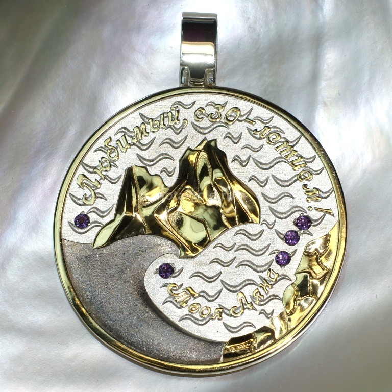 Ювелирная мастерская Nota-Gold изготовила на заказ серебряную медаль.
