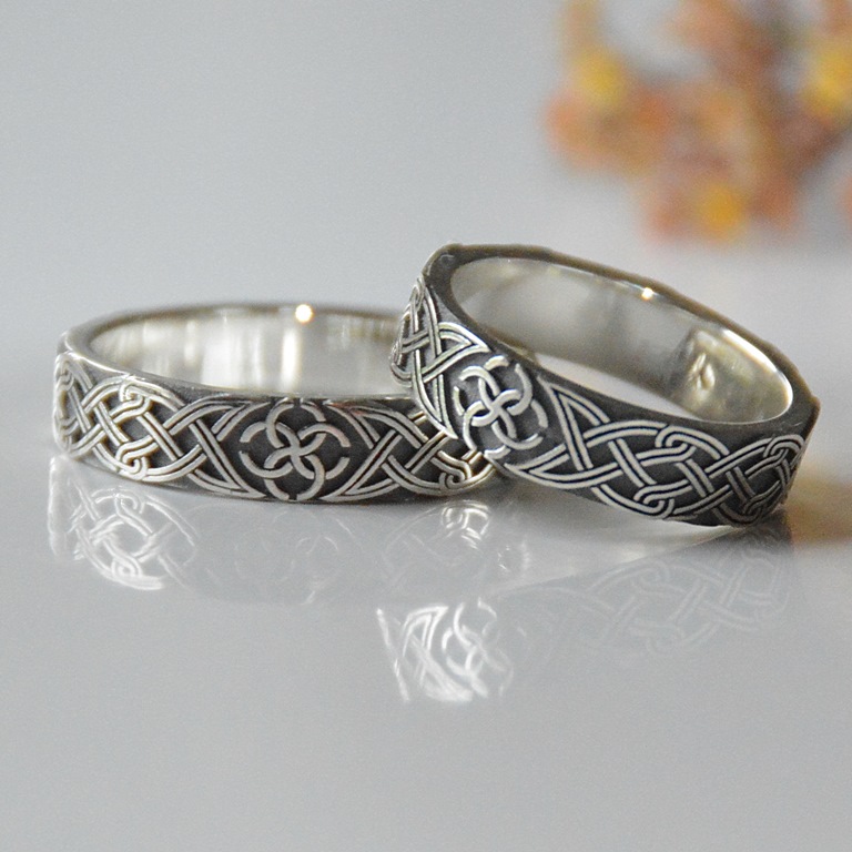 Обручальные кольца со свадебником из белого золота с чернением (Вес пары: 11 гр.)