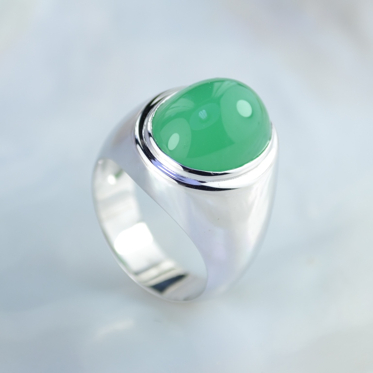 Перстень печатка из серебра с хризопразом зелёным (Вес: 11 гр.)