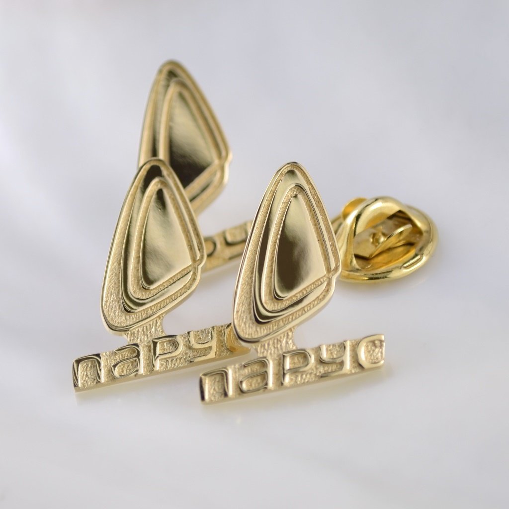 Корпоративные нагрудные значки из жёлтого золота с логотипом компании