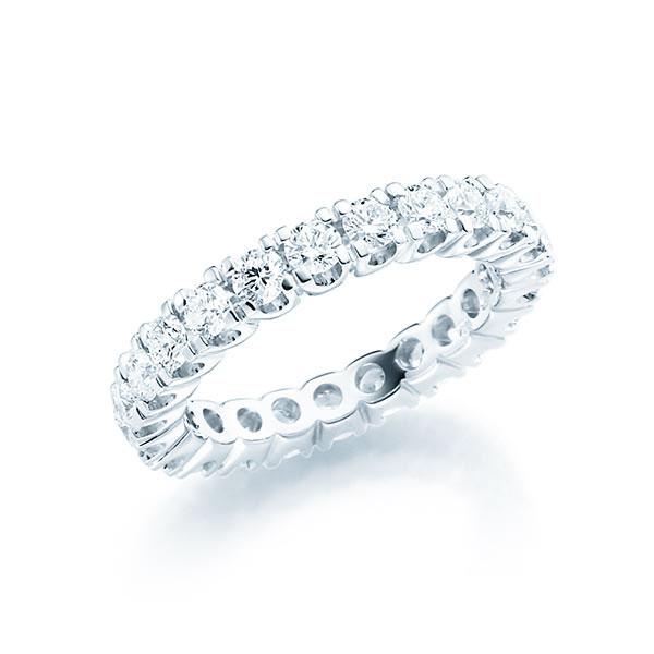 Женское кольцо с 23 бриллиантами по всей окружности из белого золота 0,69 карат (Вес: 3 гр.)
