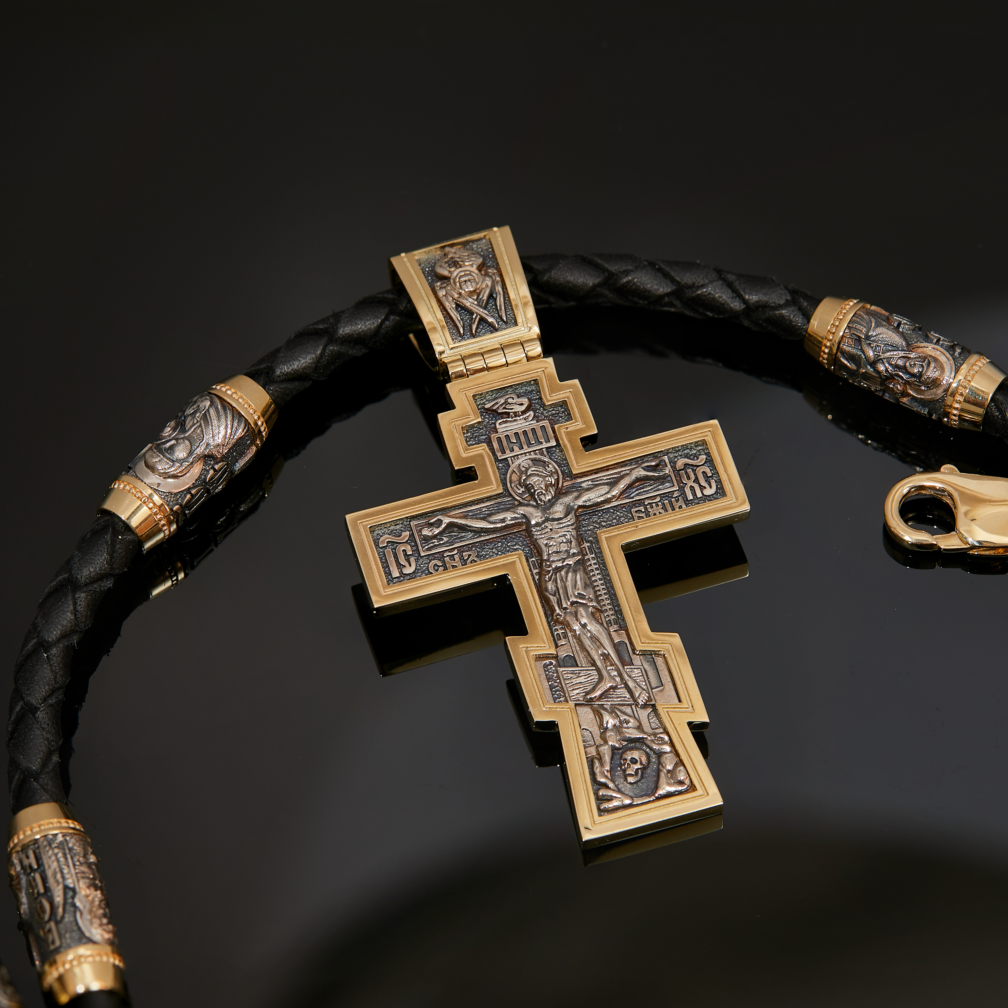 Золотой мужской православный крест на кожаном шнурке с золотыми вставками (Вес: 61 гр.)